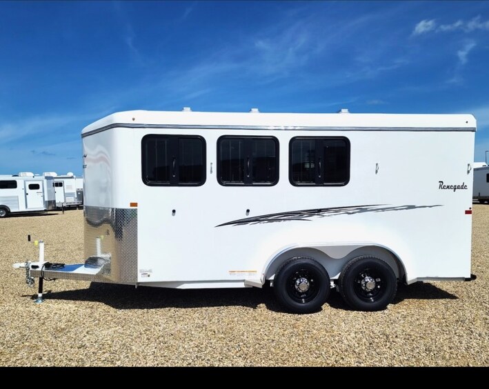Driver-side profile of the actual three-horse trailer
